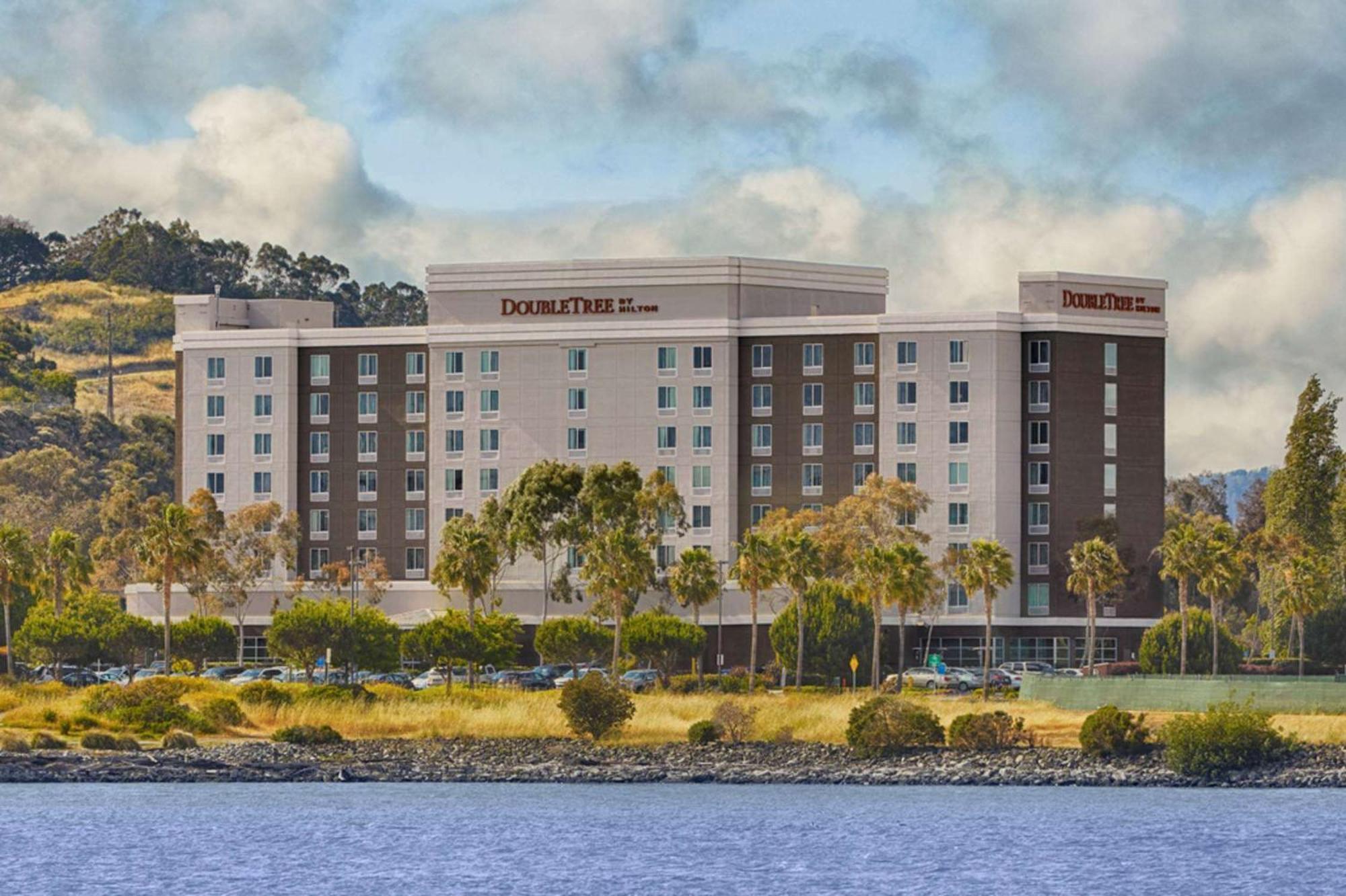 Hotel Doubletree By Hilton San Francisco Airport North Bayfront à Brisbane Extérieur photo